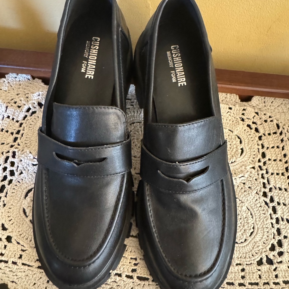 Cushionaire Women's Black Loafers size 8